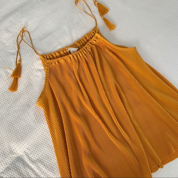 h&m mustard yellow flowy top with straps - Picture 3 of 7
